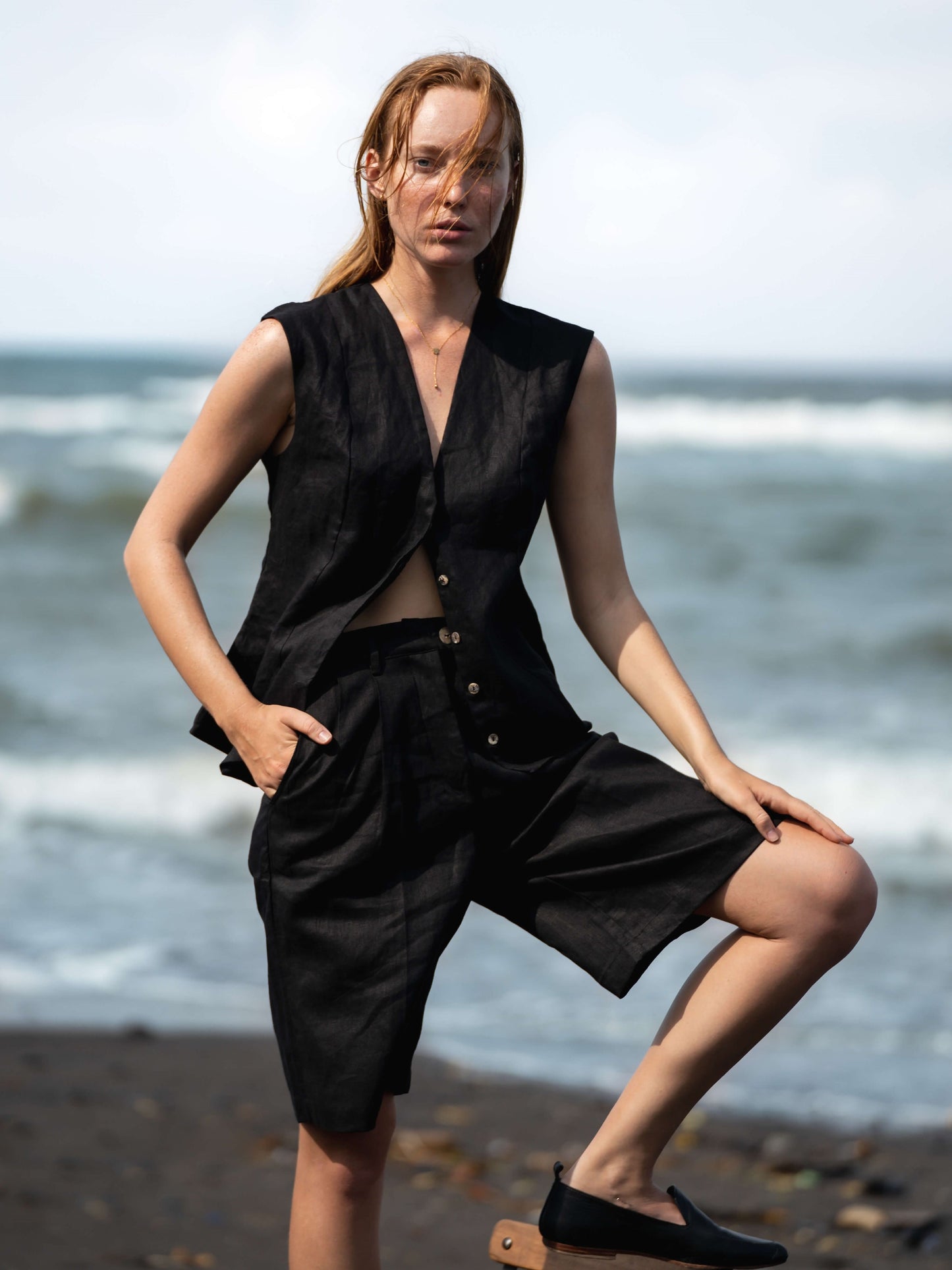 Linen Pleat Shorts in Black - l u • c i e e