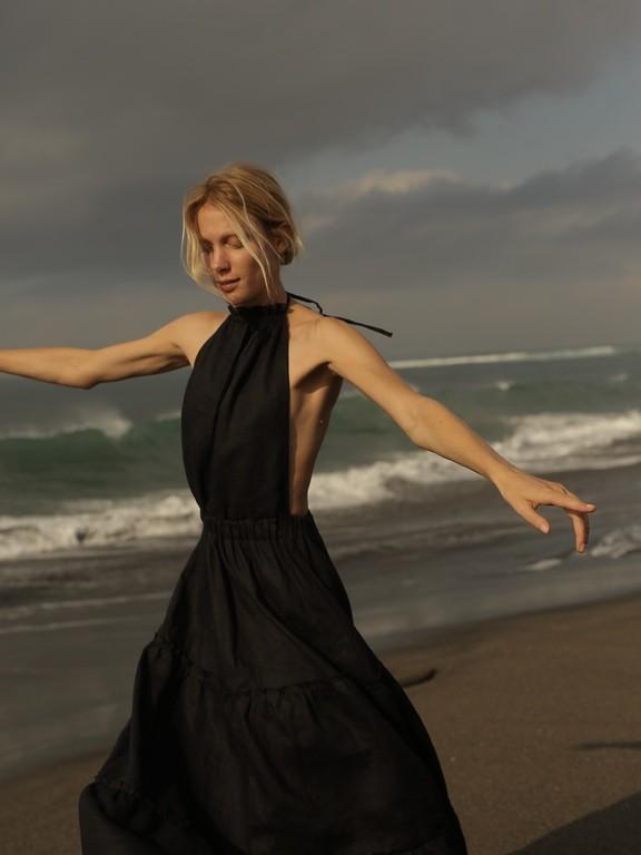 Annely Backless Dress in Black - l u • c i e e
