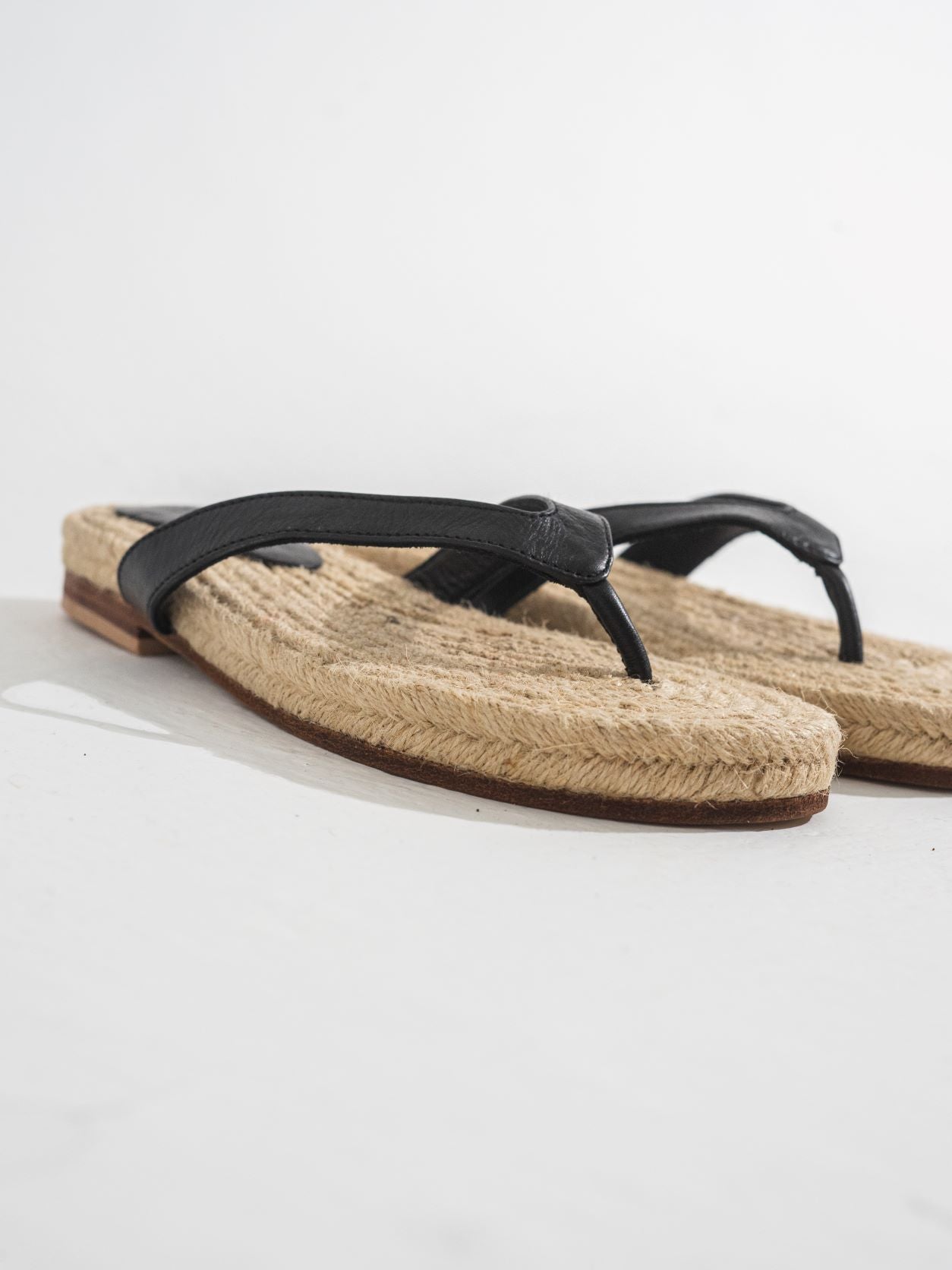 Flip Flop Sandal in Black - l u • c i e e