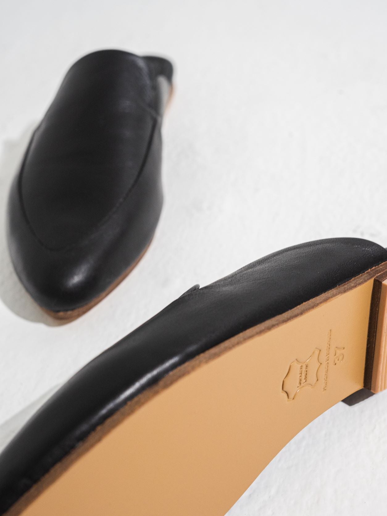 Love78 Leather Slipper in Black - l u • c i e e
