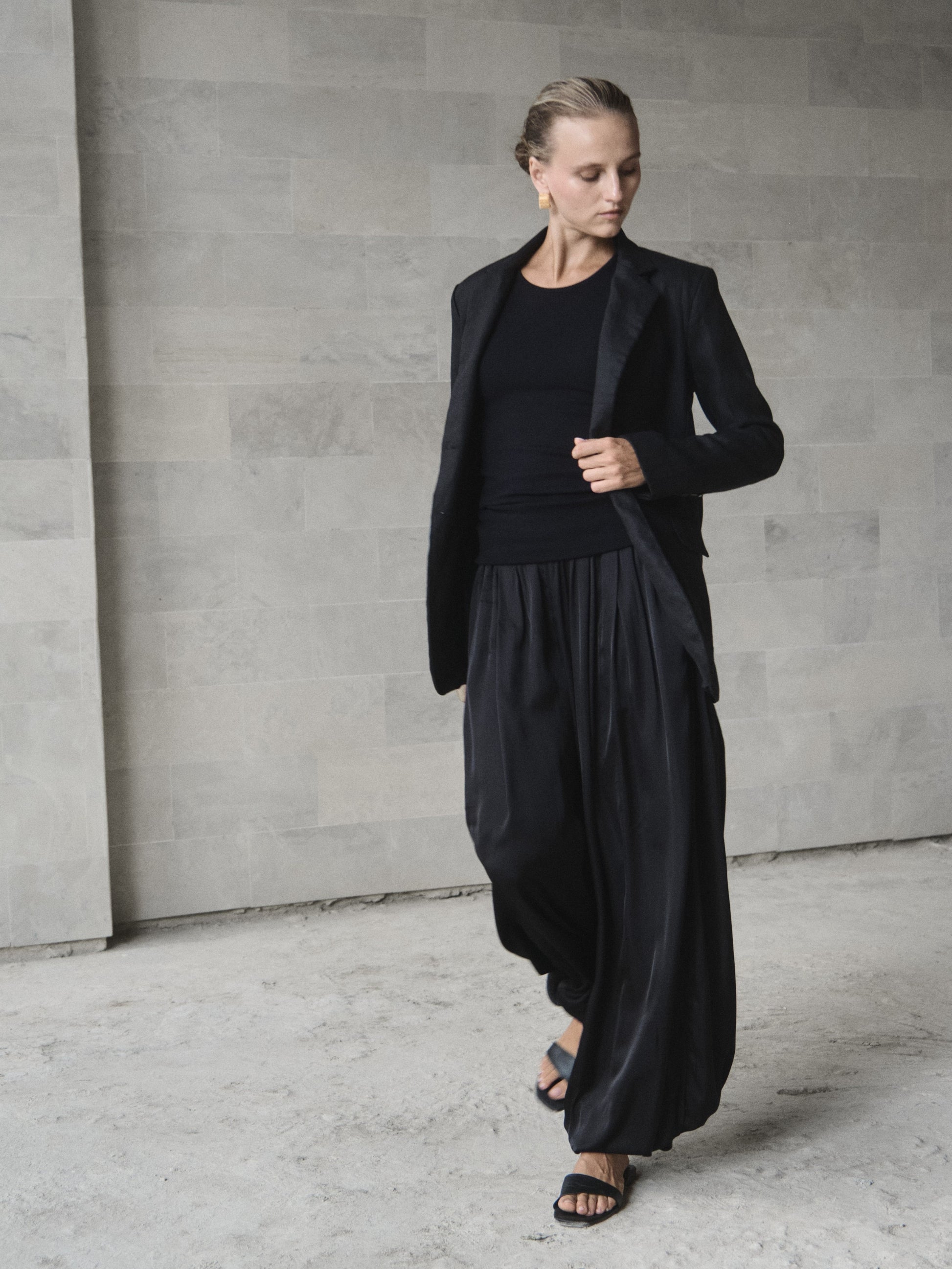 Oversized Linen Blazer - l u • c i e e