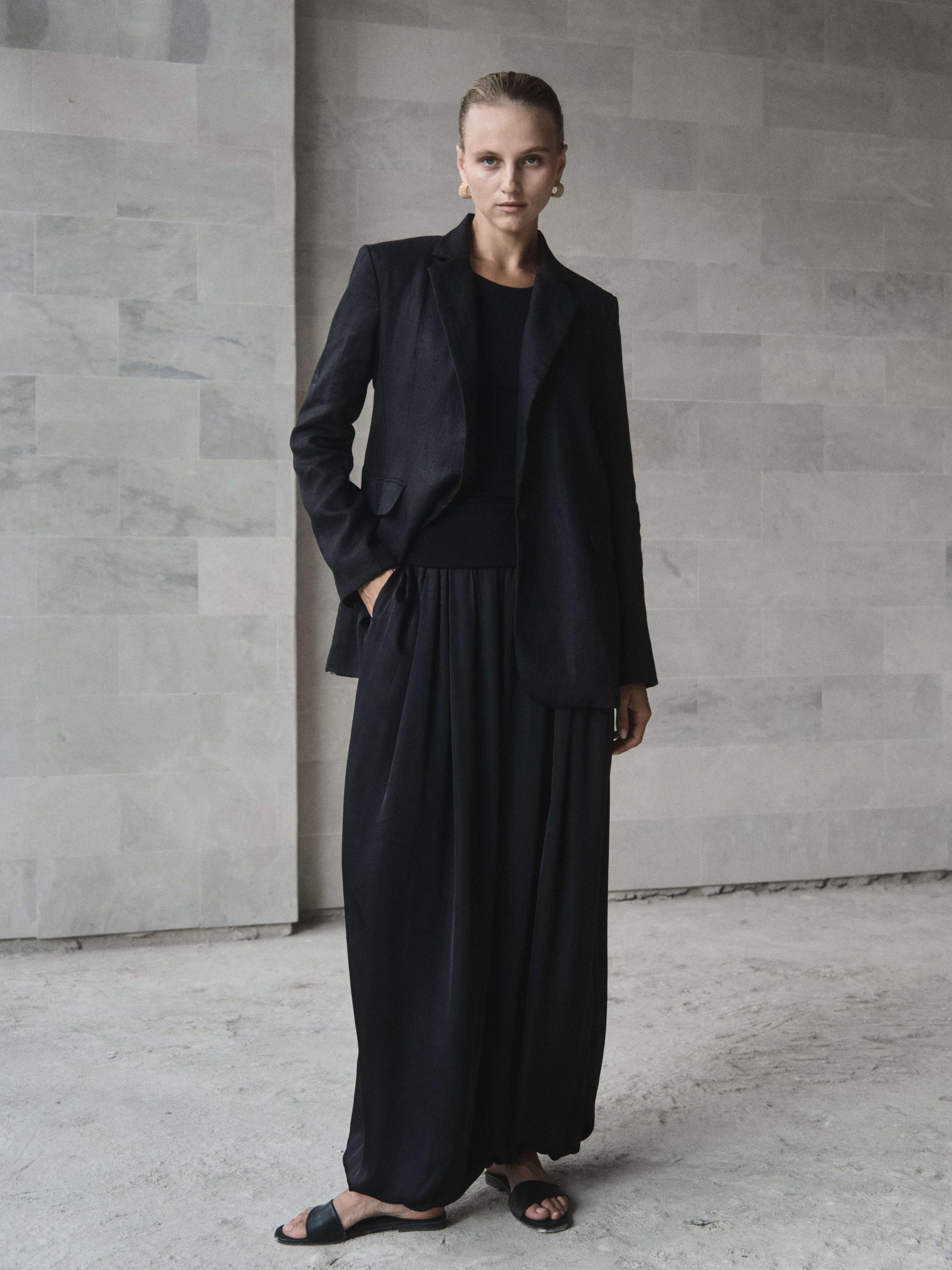 Oversized Linen Blazer - l u • c i e e