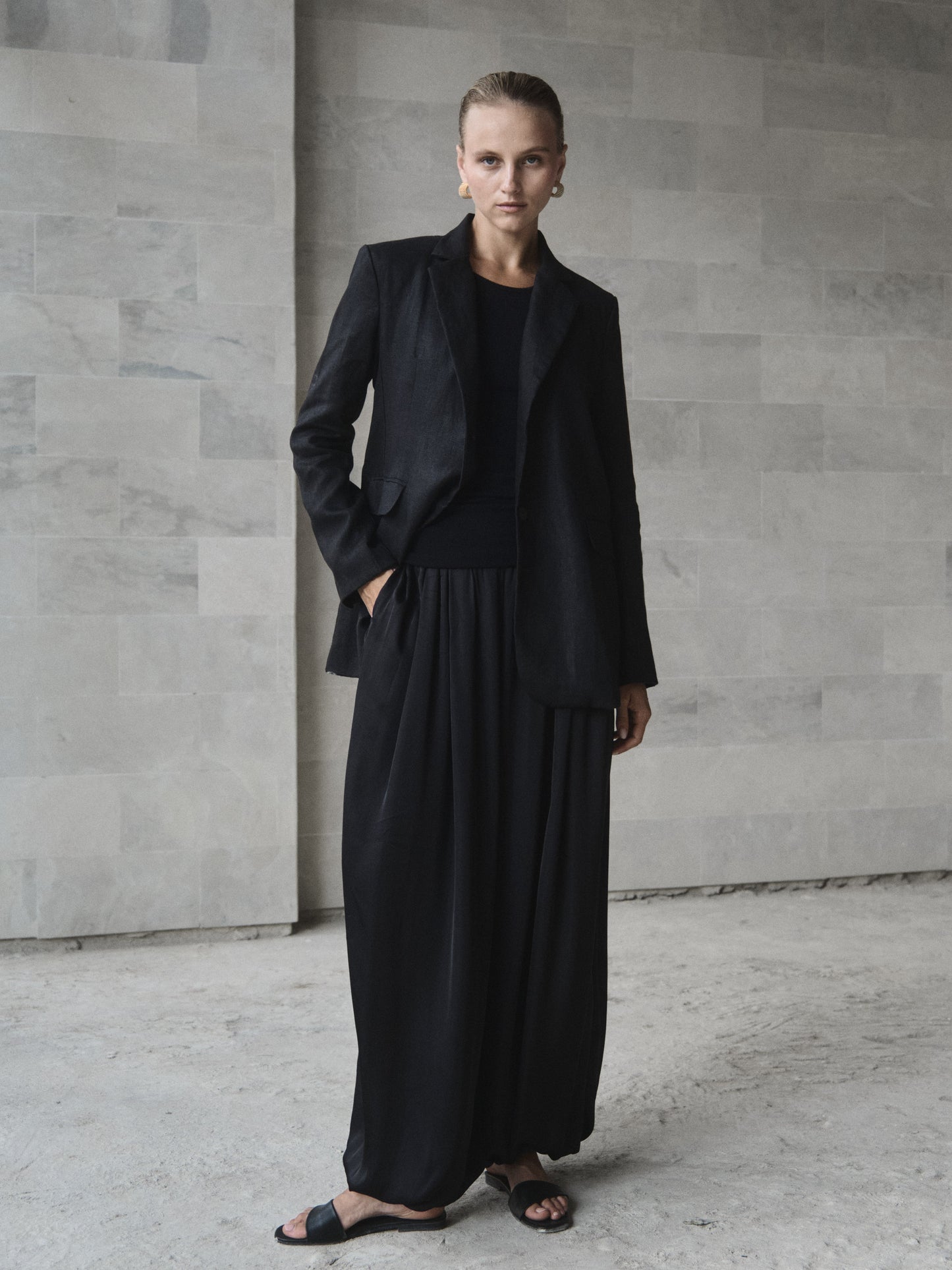 Oversized Linen Blazer - l u • c i e e