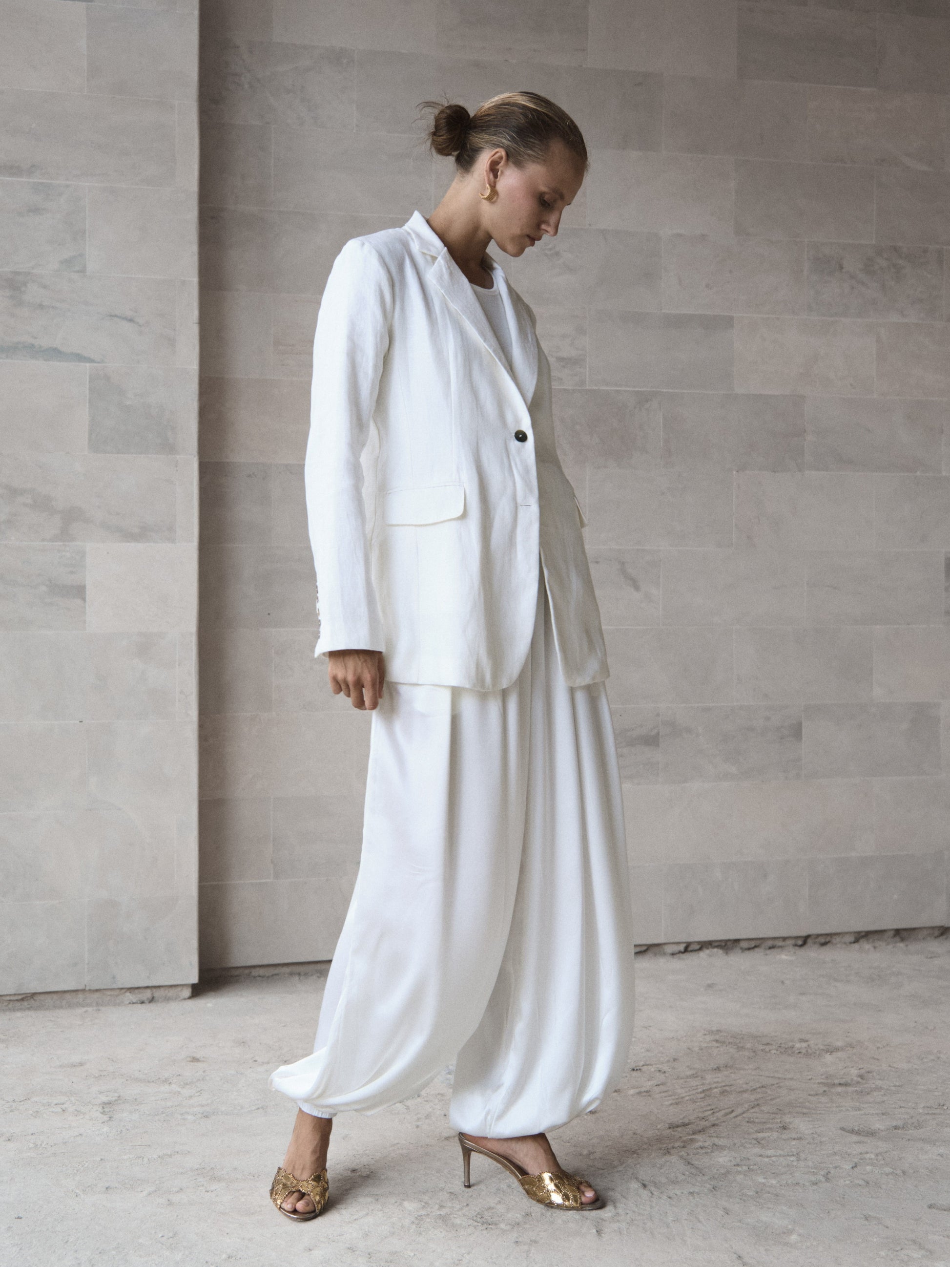 Oversized Linen Blazer - l u • c i e e