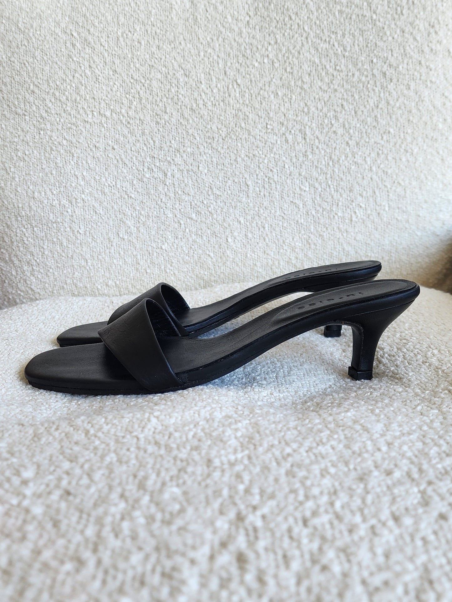 Asymmetric Leather Heel - l u • c i e e