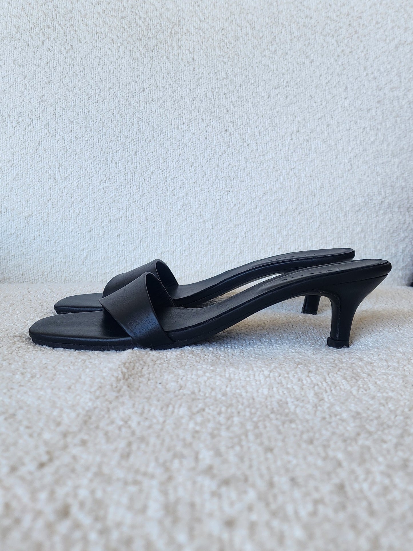 Asymmetric Leather Heel - l u • c i e e