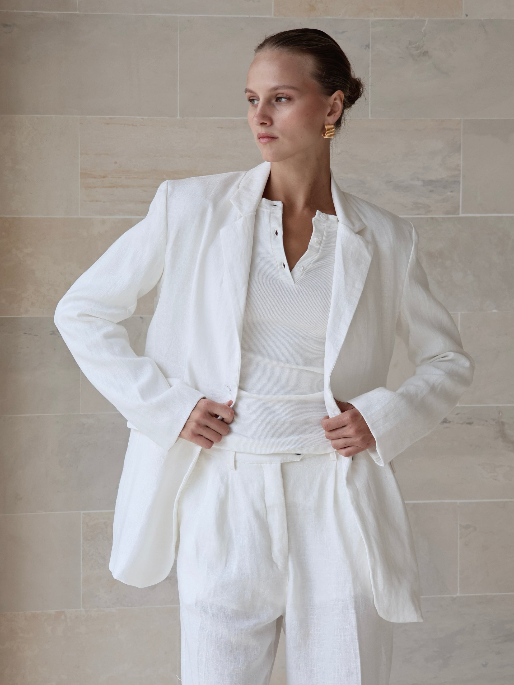 Oversized Linen Blazer - l u • c i e e
