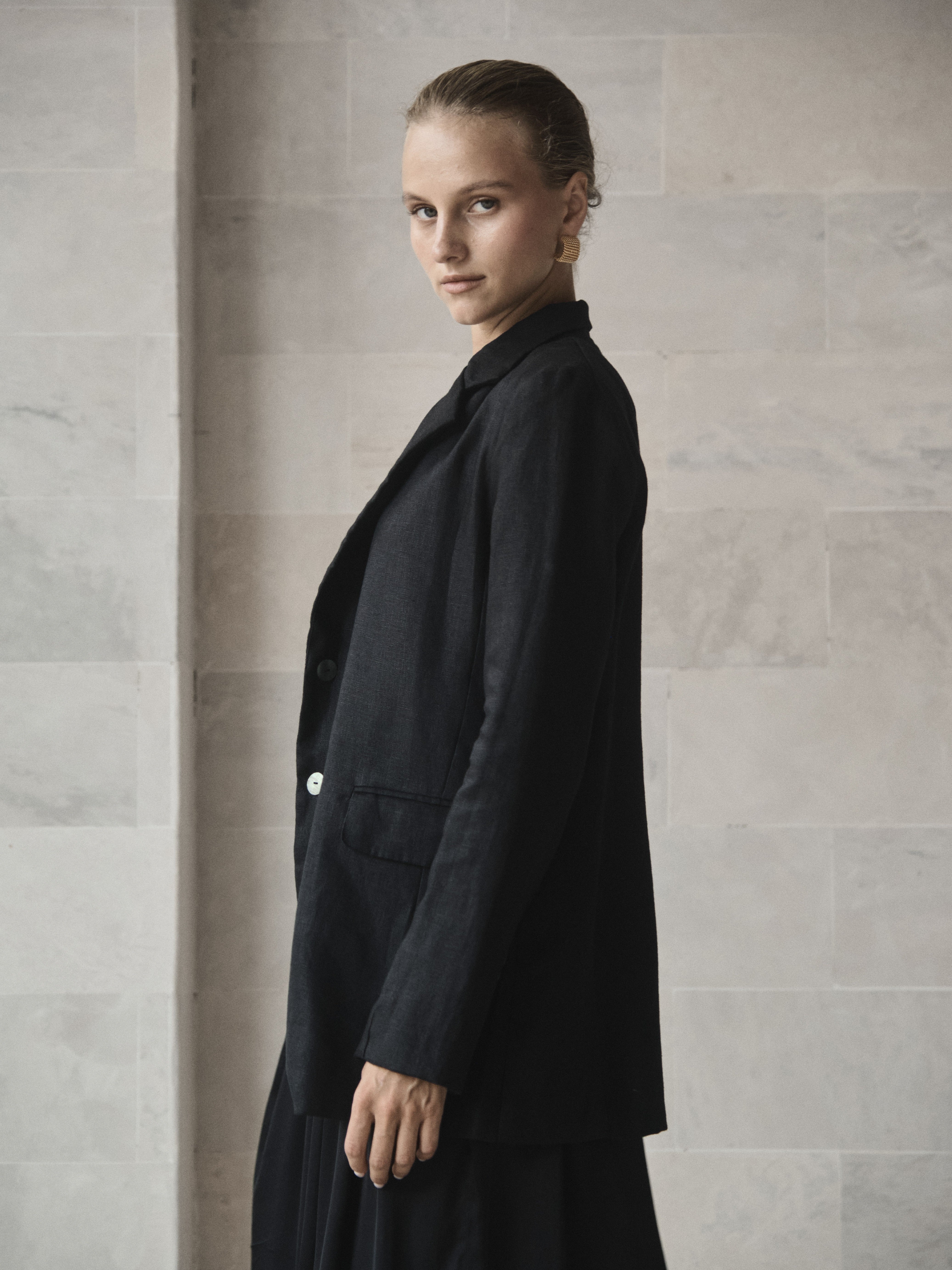 Oversized Linen Blazer - l u • c i e e