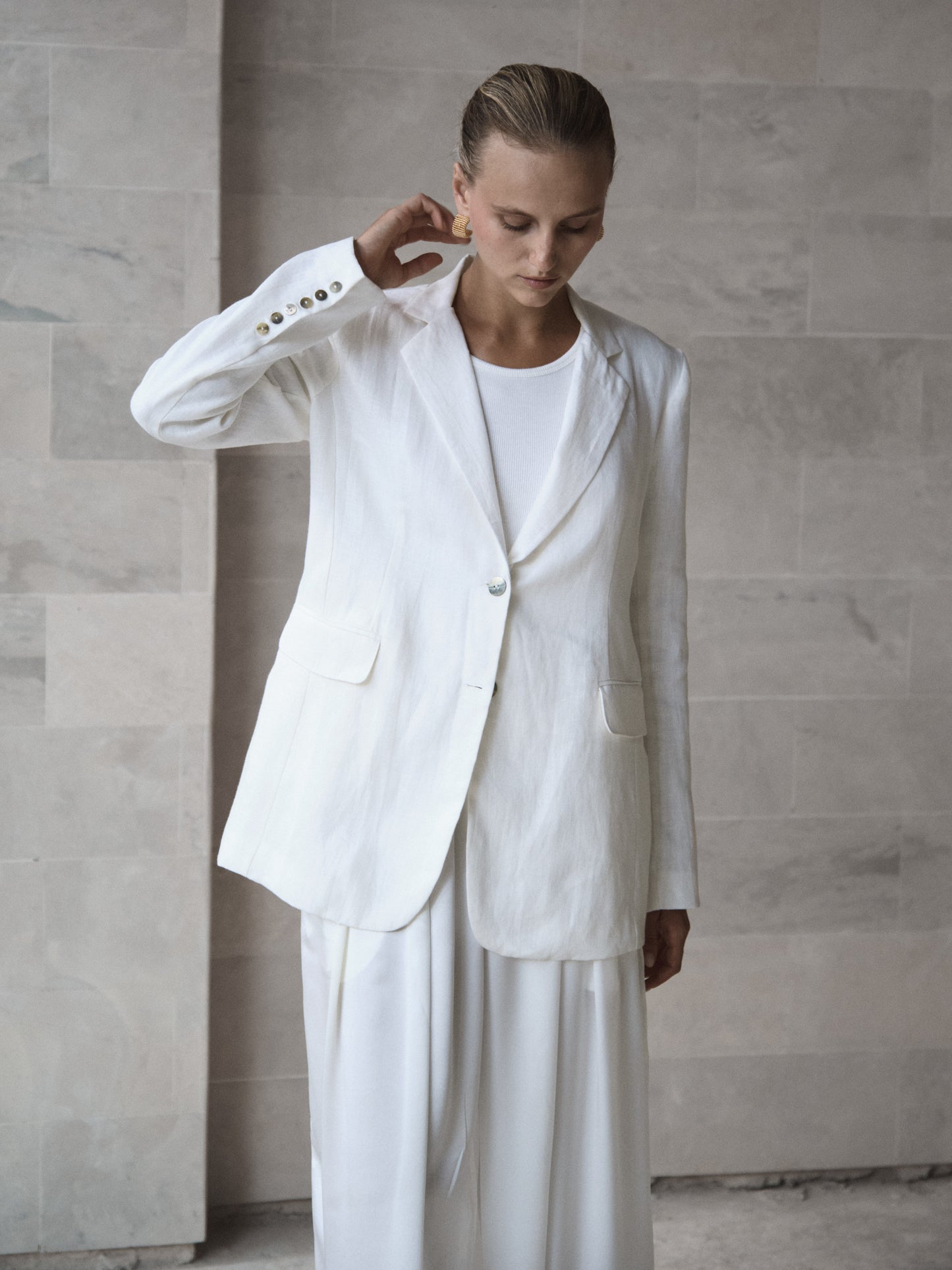Oversized Linen Blazer - l u • c i e e
