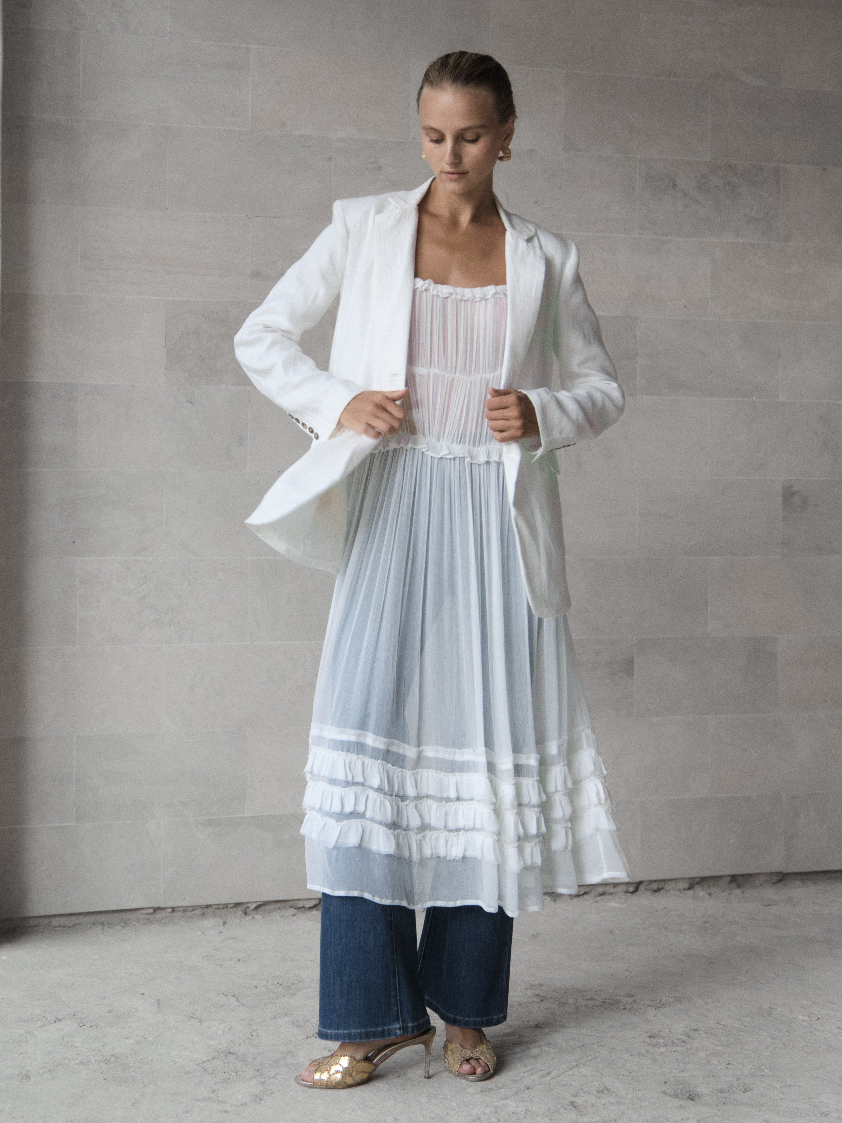 Oversized Linen Blazer - l u • c i e e