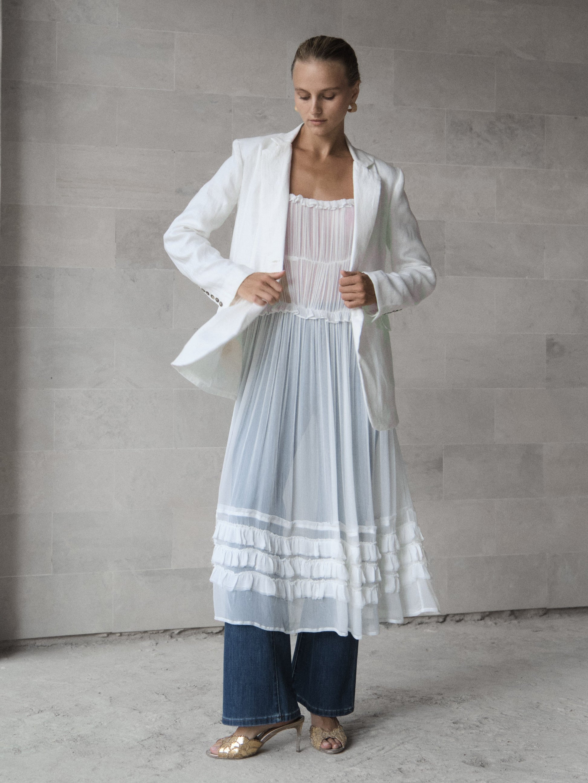 Oversized Linen Blazer - l u • c i e e