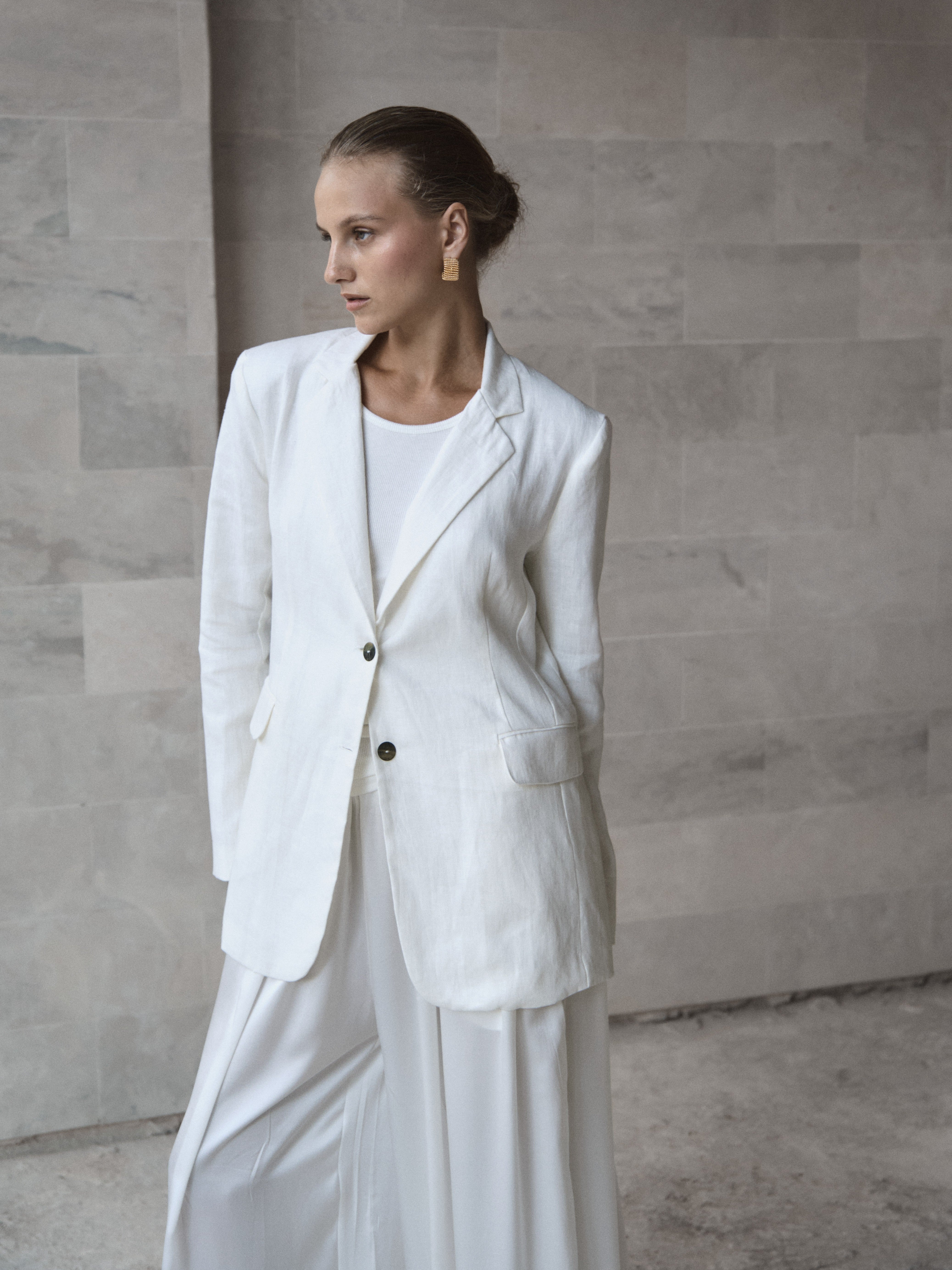 Oversized Linen Blazer - l u • c i e e