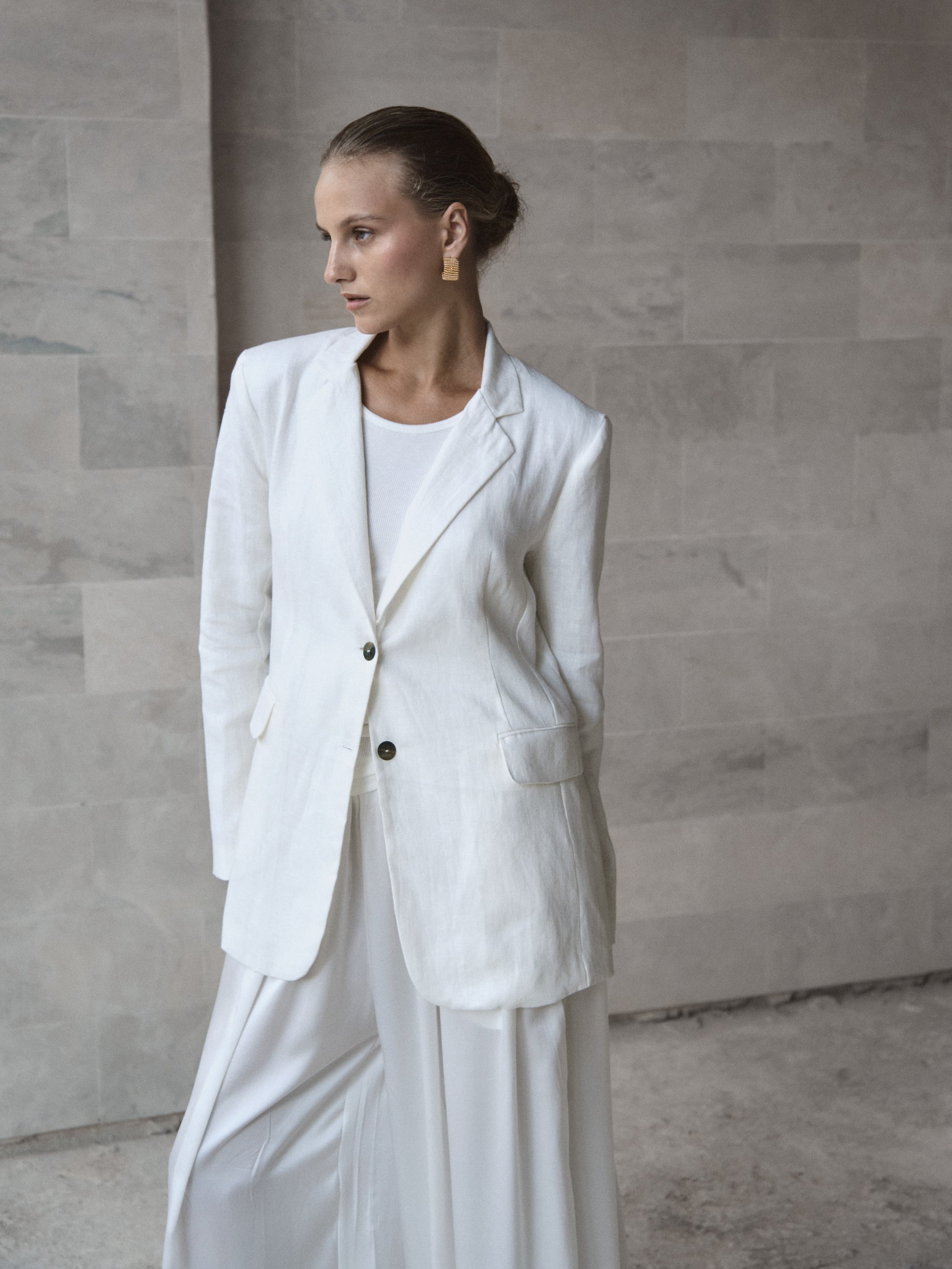 Oversized Linen Blazer - l u • c i e e