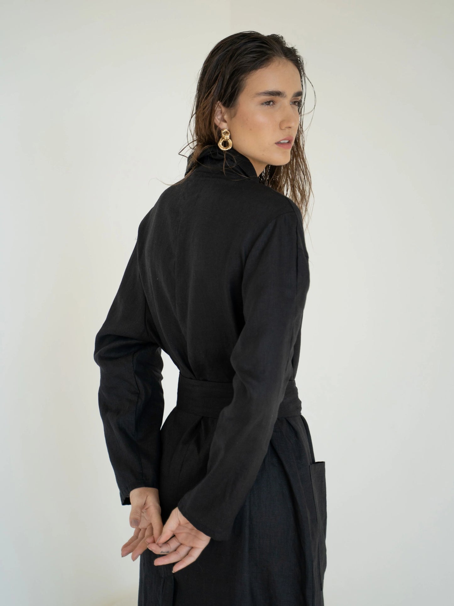 Relaxed-fit Linen Trench Coat in Black - l u • c i e e