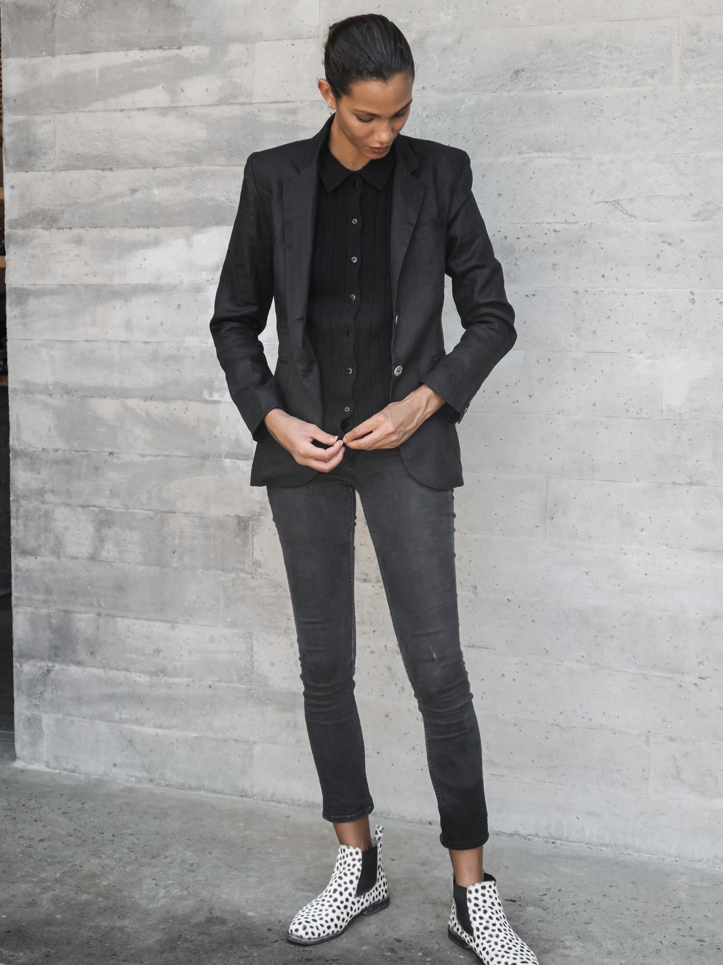 Linen Blazer in Black - l u • c i e e