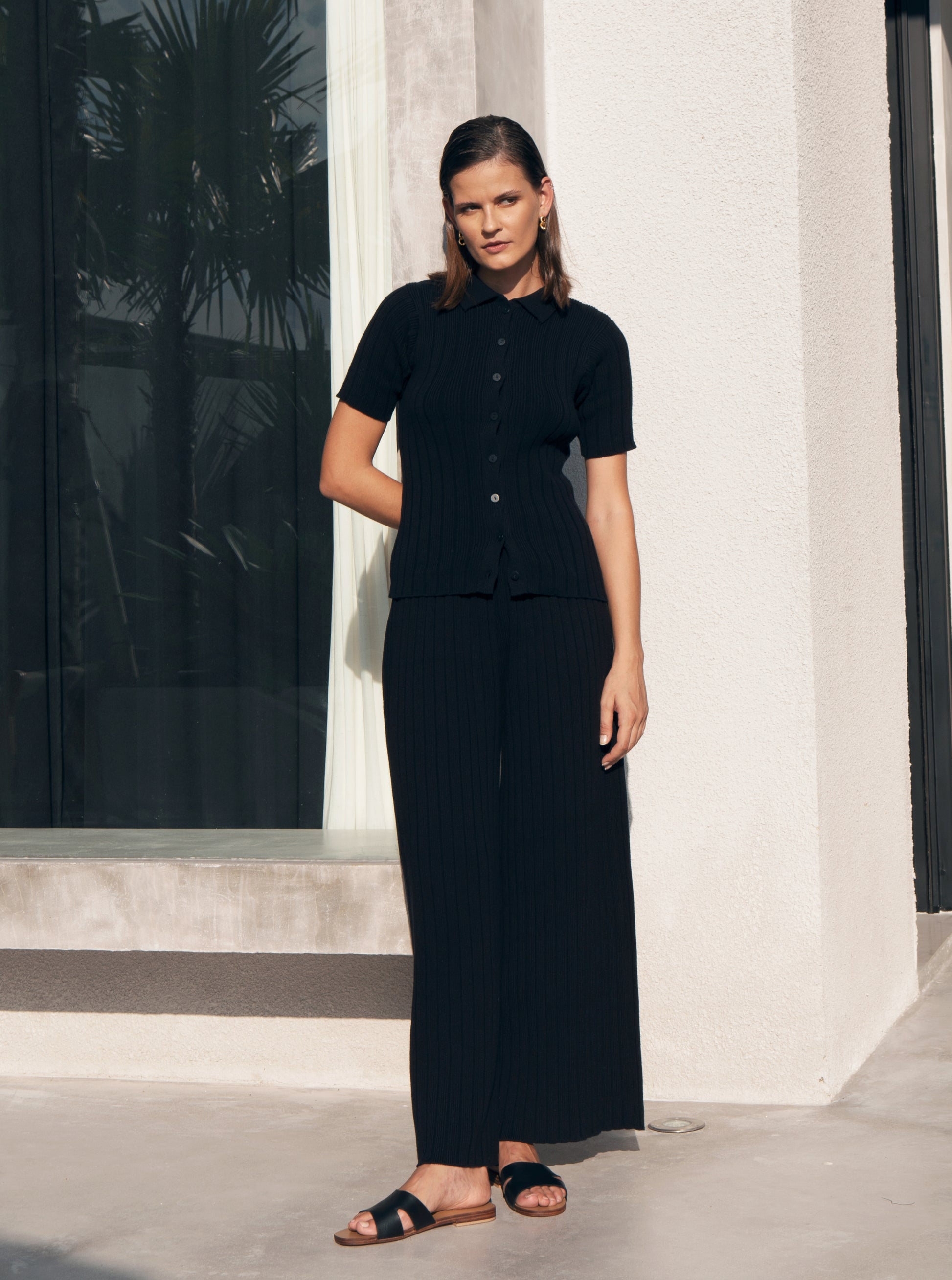 Alma Leather Slide in Black - l u • c i e e