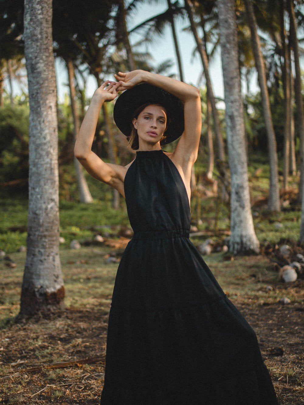 Annely Backless Dress in Black - l u • c i e e