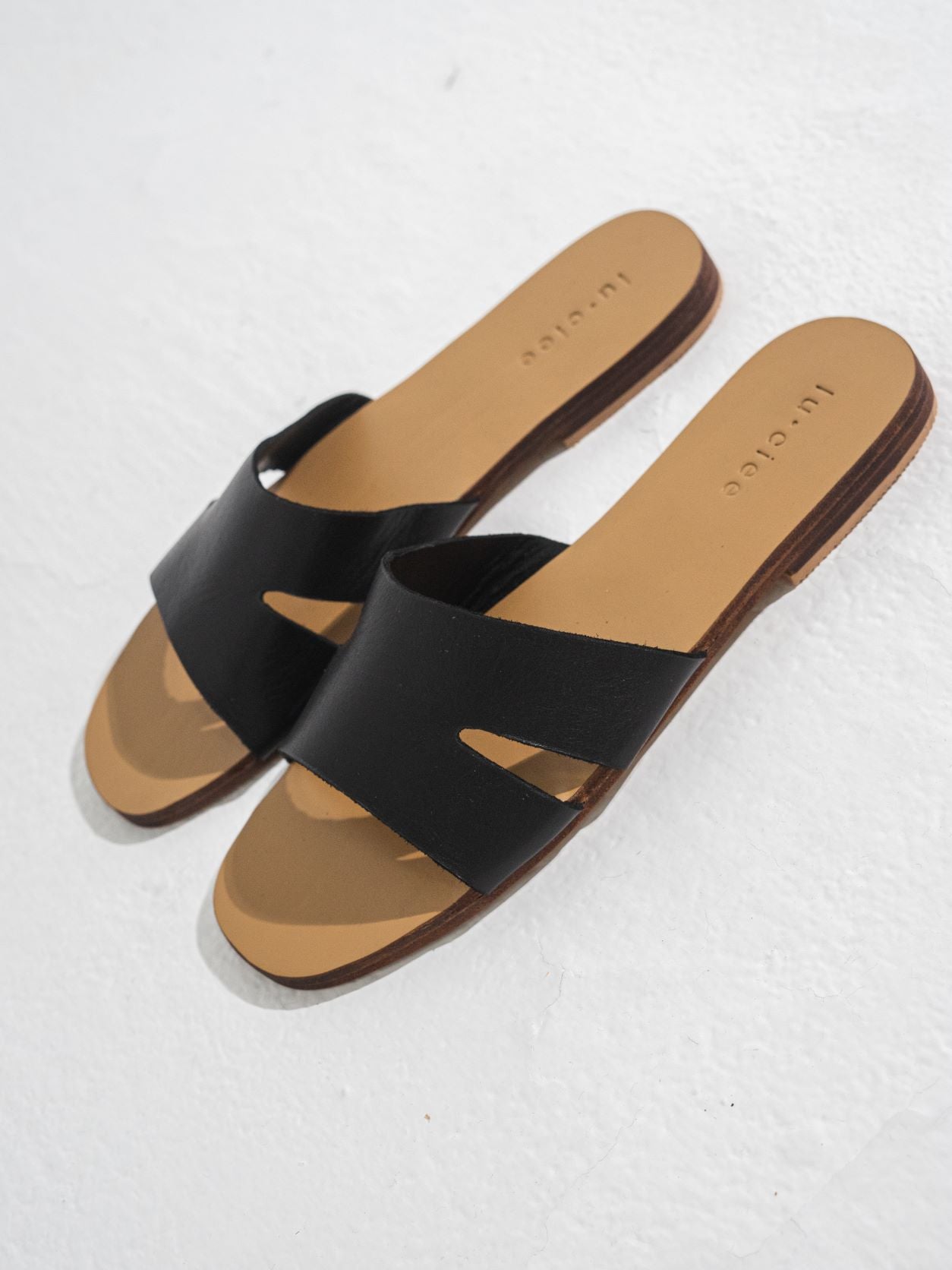 Alma Leather Slide in Black - l u • c i e e